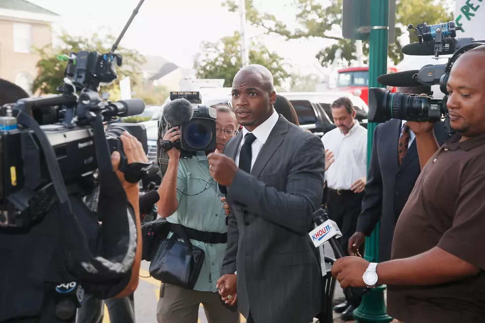 Adrian Peterson Signs With New Orleans Saints, Will Face Vikings in Season Opener